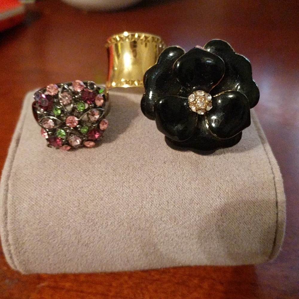 Set of three cocktail rings. Size 6 to 8